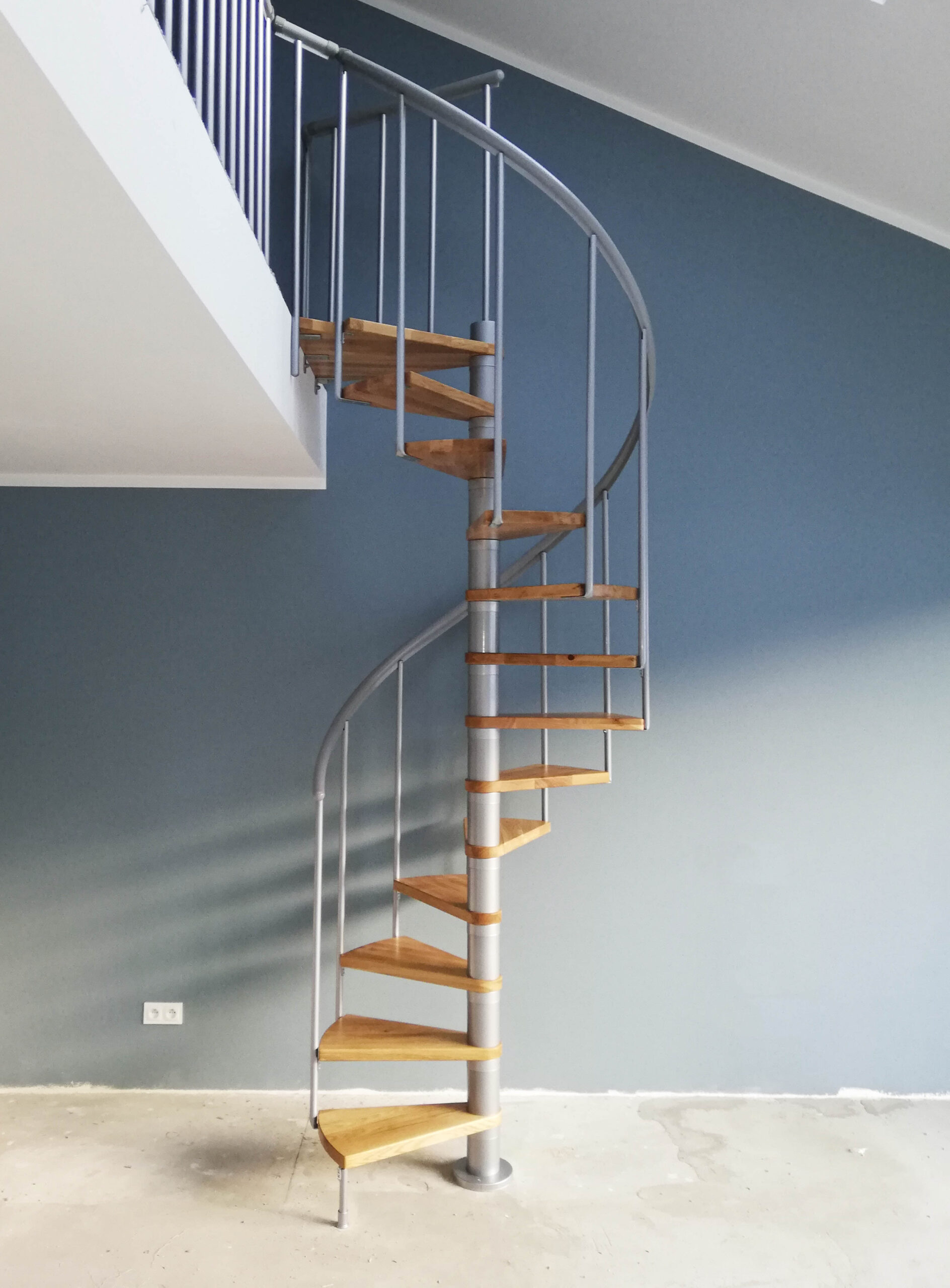 M100 Spiral Staircase Silver/Oak 100cm