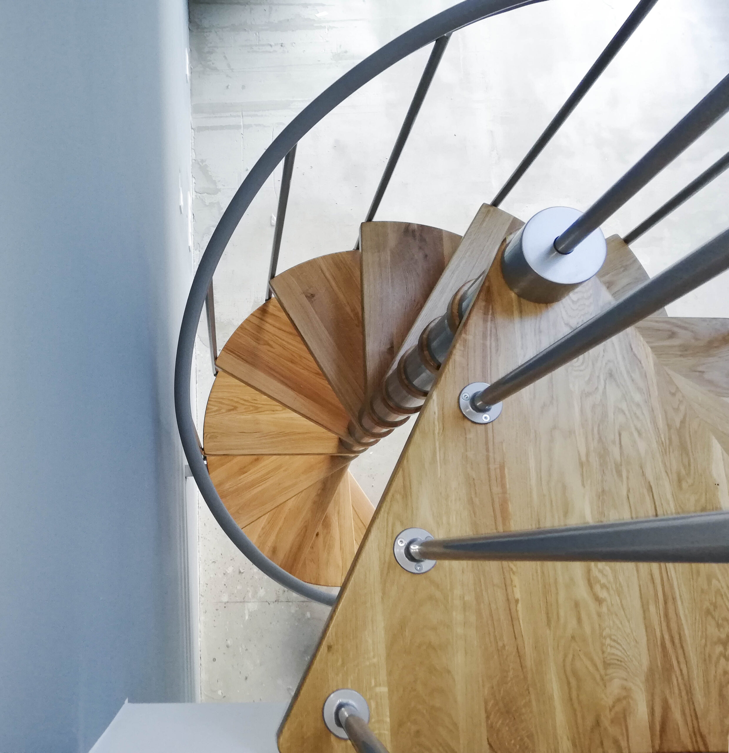 M100 Spiral Staircase Silver/Oak 100cm