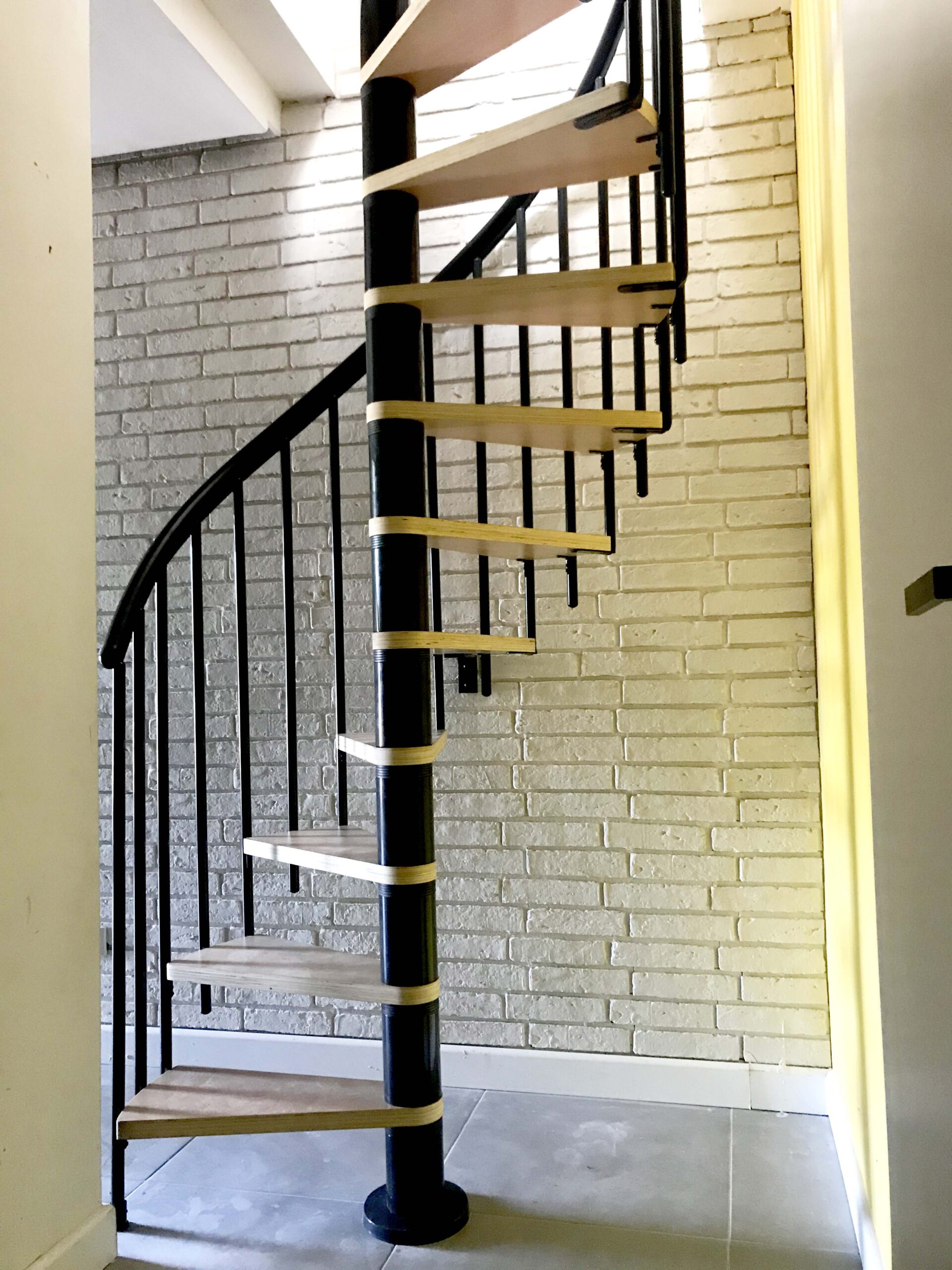 CALGARY Spiral Staircase Anthracite/Beech  120cm Extra Spindles
