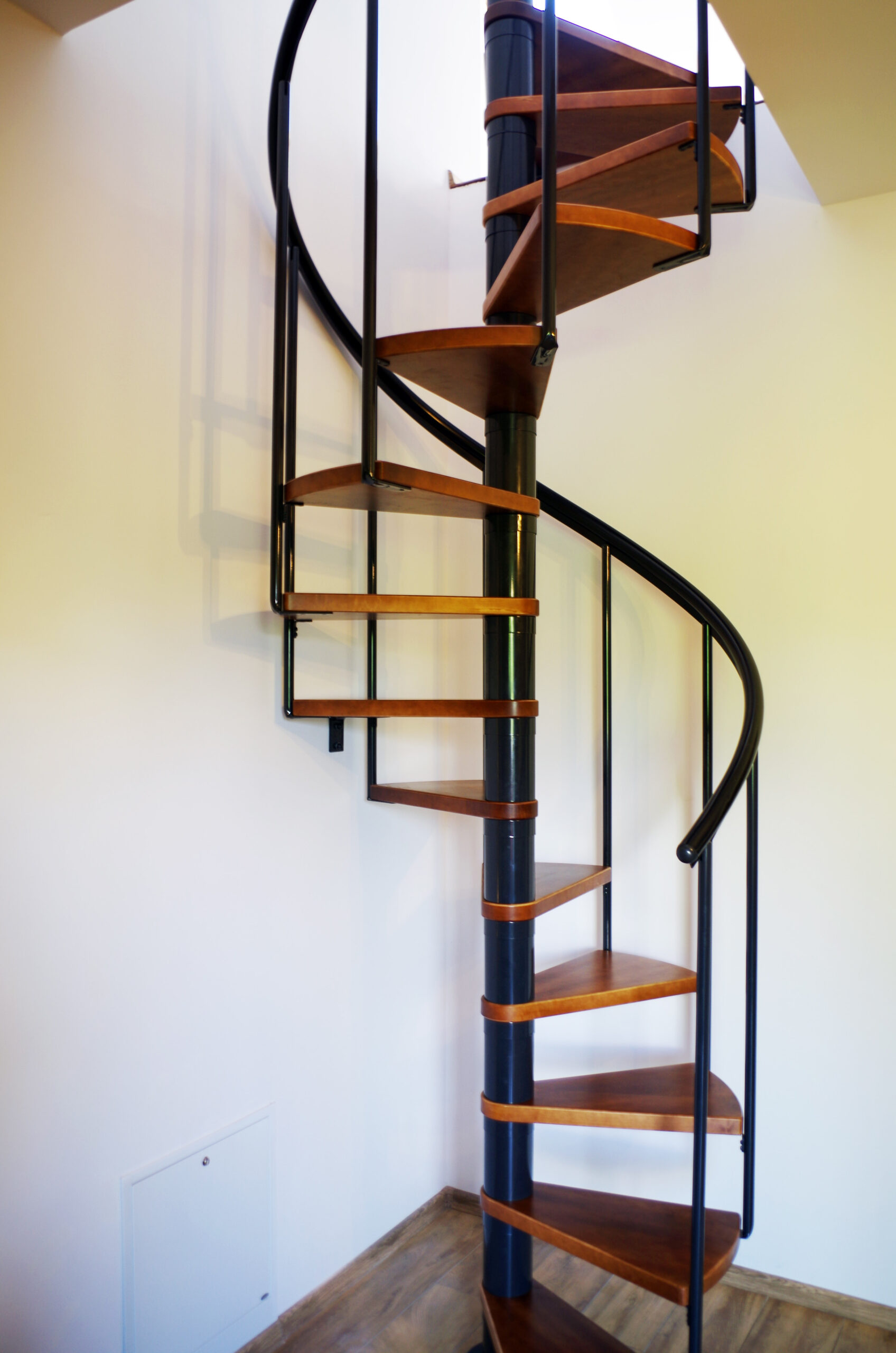 M100 Spiral Staircase Anthracite/Honey Beech 100cm