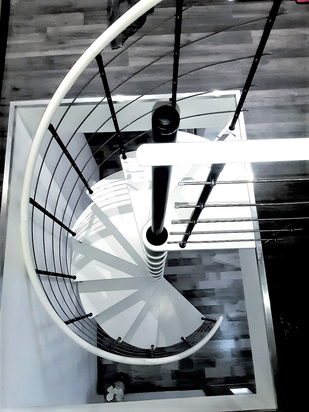 VENEZIA Spiral Staircase Black/White 120cm